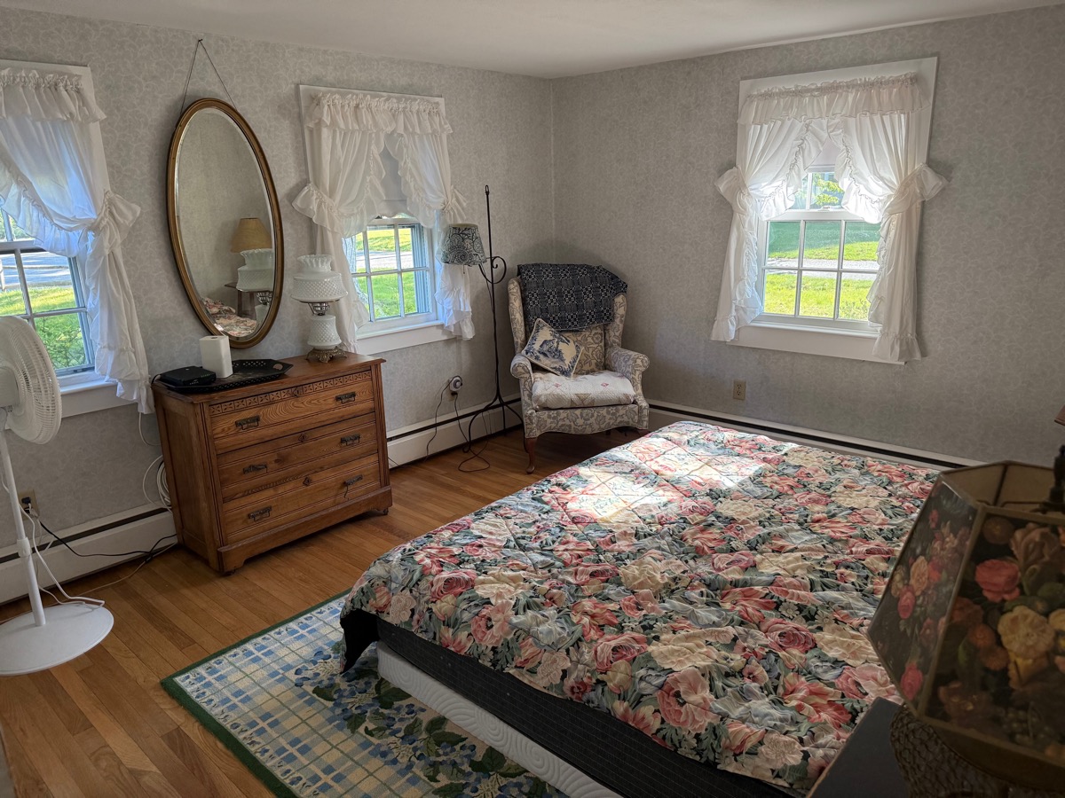 Master bedroom with queen bed